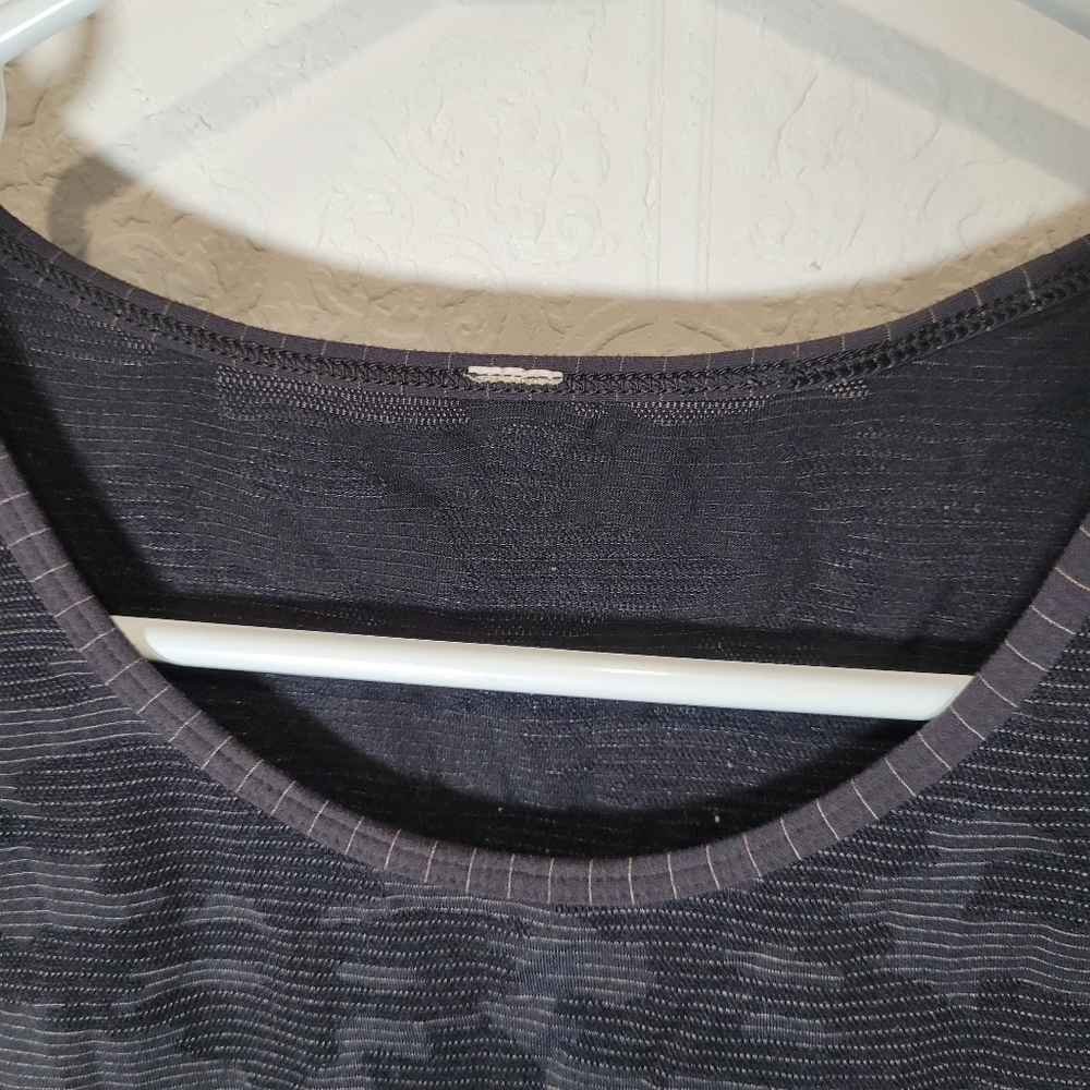 Lululemon Run for days short sleeve - Picture 5 of 6